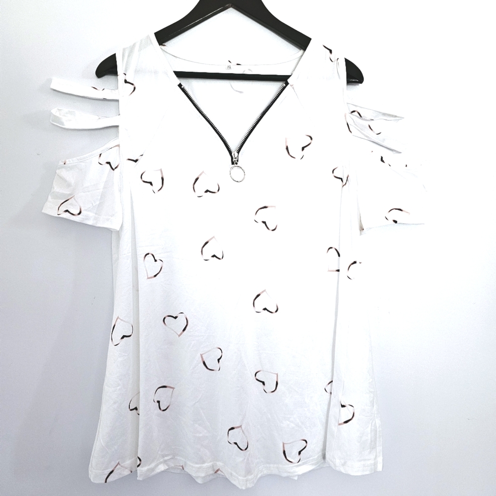 NWOT Casual White Hearts Print Women's 3XL V-Neck 1/2 Zipper Cold Shoulder Tunic
